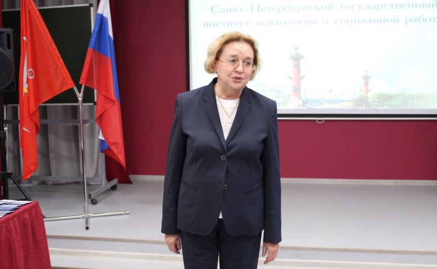 В День знаний председатель Общественной палаты Санкт-Петербурга Ирина Соколова приняла участие в торжественной церемонии вручения студенческих билетов первокурсникам Санкт-Петербургского государственного института психологии и социальной работы В День знаний председатель Общественной палаты Санкт-Петербурга Ирина Соколова приняла участие в торжественной церемонии вручения студенческих билетов первокурсникам Санкт-Петербургского государственного института психологии и социальной работы