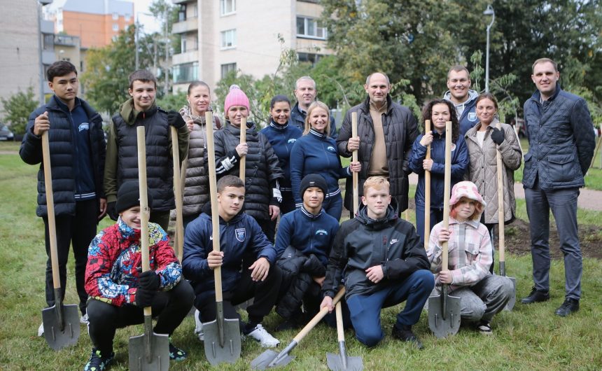На Аллее сакуры в Пионерском парке Петербурга появились новые саженцы японской вишни: этим поделился член комиссии Общественной палаты Санкт-Петербурга Михаил Рахлин
