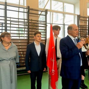 Георгий Абелев, член Общественной палаты Санкт-Петербурга поздравил школьников с Днём Знаний