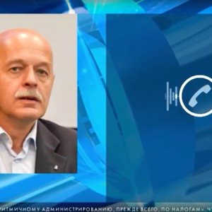 Члены Общественной палаты Петербурга Дмитрий Солонников и Александр Ходачек высоко оценили работу властей по достижению доходов в триллион рублей Члены Общественной палаты Петербурга Дмитрий Солонников и Александр Ходачек высоко оценили работу властей по достижению доходов в триллион рублей