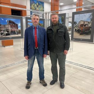 Член Общественной палаты Санкт-Петербурга Дмитрий Солонников посетил фотовыставку Александра Малькевича «Война и мир глазами очевидца»