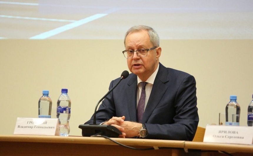 Владимир Гронский, член Общественной палаты Санкт-Петербурга: «Библиотекари 20 стран трех континентов обсудят проблемы на видеоконференции Российской национальной библиотеки» Владимир Гронский, член Общественной палаты Санкт-Петербурга: «Библиотекари 20 стран трех континентов обсудят проблемы на видеоконференции Российской национальной библиотеки»