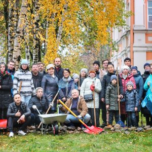 На территории Высших Епархиальных курсов имени св. праведного Иоанна Кронштадтского прошел субботник, в нем принял участие член Общественной палаты Санкт-Петербурга Илья Макаров На территории Высших Епархиальных курсов имени св. праведного Иоанна Кронштадтского прошел субботник, в нем принял участие член Общественной палаты Санкт-Петербурга Илья Макаров