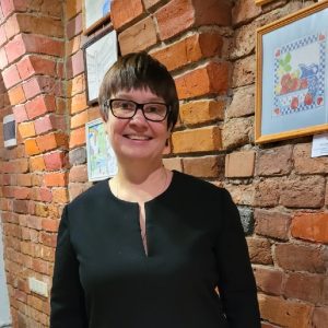 Валерия Соколова, член Общественной палаты Санкт-Петербурга, стала организатором благотворительной акции по передаче продуктовых наборов жителям Херсонской, Запорожской областей, ДНР и ЛНР, которые сегодня проживают в Петербурге