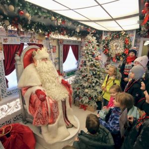 Поезд Деда Мороза задержится в Петербурге на два дня Поезд Деда Мороза задержится в Петербурге на два дня