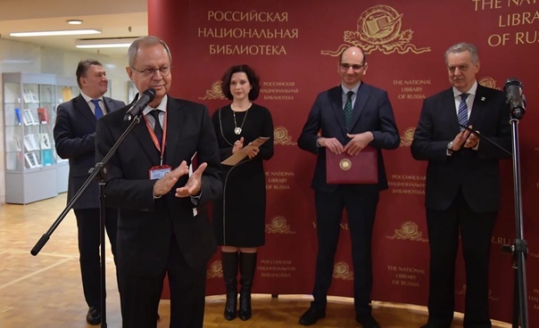 РНБ получила в дар от Турции более 250 книг о культуре республики: об этом сообщил член Общественной палаты Санкт-Петербурга Владимир Гронский