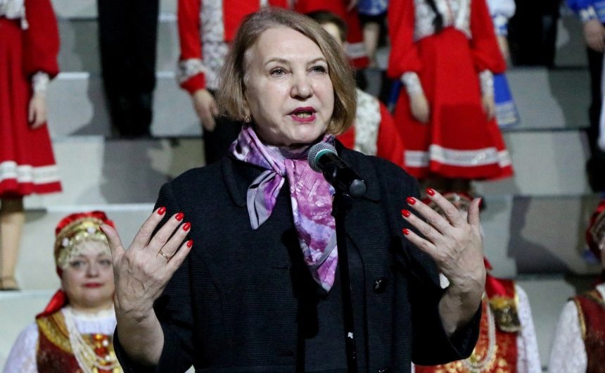 Наталья Грохольская, член Общественной палаты Санкт-Петербурга поздравила от имени председателя Общественной палаты Санкт-Петербурга Ирины Соколовой участников Гала-фестиваля Года культурного наследия народов России, прошедшего в Доме народного творчества в Санкт-Петербурге