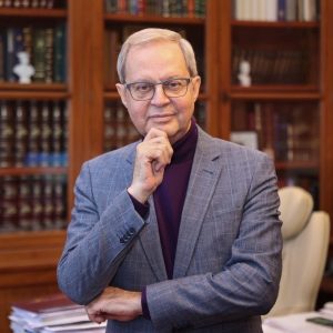 Сегодня свой юбилей празднует член Общественной палаты Санкт-Петербурга — Гронский Владимир Геннадьевич — генеральный директор Российской национальной библиотеки