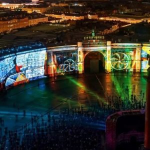 Член Общественной палаты Петербурга Николай Буров напомнил о том, что на Дворцовой площади покажут видеомэппинг о Петре I и работы финалистов конкурса медиаискусства в его исполнении