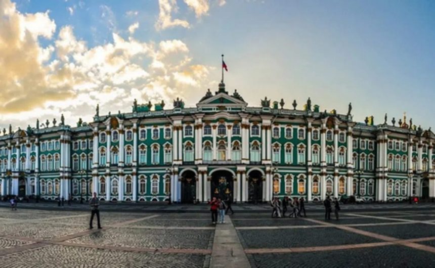 Петербуржцы и гости города 7 декабря смогут бесплатно посетить Эрмитаж