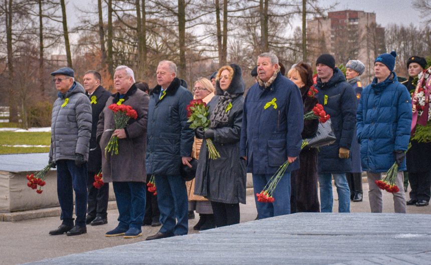 Делегация Общественной палаты Санкт-Петербурга почтила память жертв блокады Ленинграда Делегация Общественной палаты Санкт-Петербурга почтила память жертв блокады Ленинграда