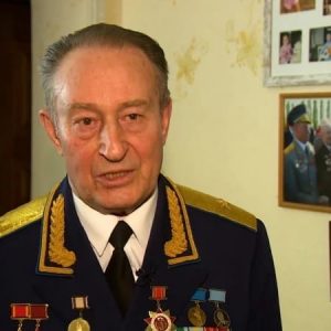 Василия Волобуева поздравил с днём авиации вице-губернатор Олег Эргашев
