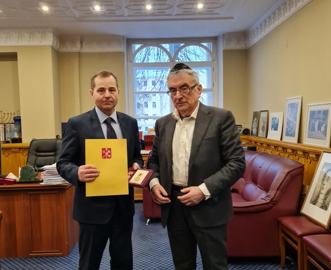 Член Общественной палаты Санкт-Петербурга Марк Грубарг награжден памятным знаком «350 лет Петру Великому» Член Общественной палаты Санкт-Петербурга Марк Грубарг награжден памятным знаком «350 лет Петру Великому»