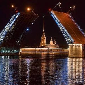 Дворцовый мост засияет по-новому