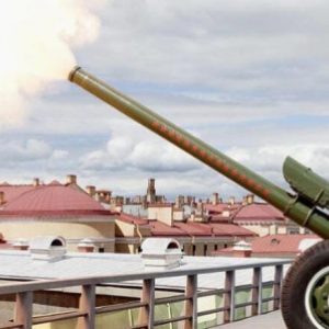 С бастиона Петропавловской крепости прозвучит полуденный выстрел. Его произведет Василий Волобуев, член Общественной палаты Санкт-Петербурга