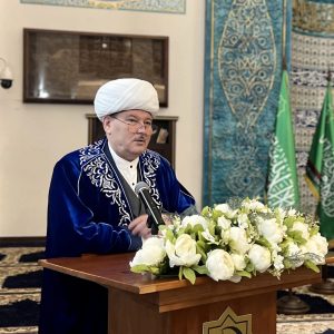 Равиль Панчеев, член Общественной палаты Санкт-Петербурга, председатель Духовного управления мусульман Санкт-Петербурга и Северо-Западного региона России поприветствовал участников Санкт-Петербургской научно-практической конференции «Роль мусульман в России: история и перспективы»