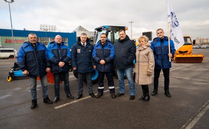 Член Общественной палаты Петербурга Валерий Солдунов в составе жюри принял участие в финальном этапе конкурса на лучшего тракториста и дворника