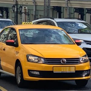 К водителям такси и общественного транспорта повысили требования