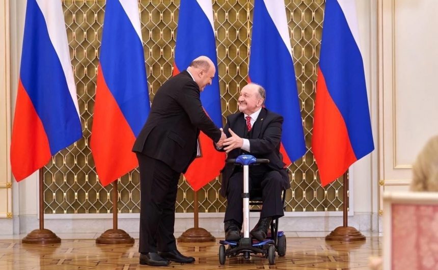 Член Общественной палаты Санкт-Петербурга, генеральный директор Театра-фестиваля «Балтийский дом» Сергей Шуб получил премию Правительства Российской Федерации в области культуры Член Общественной палаты Санкт-Петербурга, генеральный директор Театра-фестиваля «Балтийский дом» Сергей Шуб получил премию Правительства Российской Федерации в области культуры