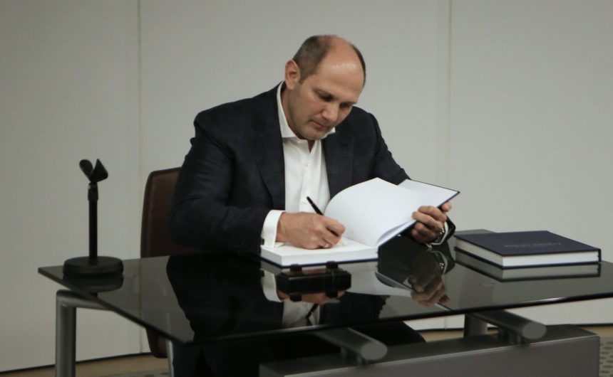 Член Общественной палаты Санкт-Петербурга Михаил Рахлин: показ документального фильма «Беседы о дзюдо» состоялся в Петербурге Член Общественной палаты Санкт-Петербурга Михаил Рахлин: показ документального фильма «Беседы о дзюдо» состоялся в Петербурге