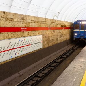 Станцию метро «Выборгская» со вчерашнего дня частично закрыли на вход в будние дни