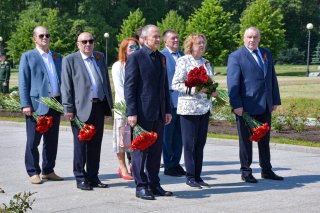 Сегодня, 22 июня в День памяти и скорби на Пискаревском мемориале состоялась торжественно-траурная церемония