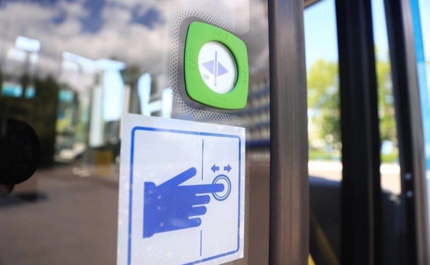 С завтрашнего дня в 398 автобусах ГУП «Пассажиравтотранс» заработает система адресного открывания дверей С завтрашнего дня в 398 автобусах ГУП «Пассажиравтотранс» заработает система адресного открывания дверей