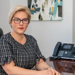 Член Общественной палаты Петербурга, генеральный директор «Петербург-концерт» Екатерина Артюшкина заявила, что «пришло время проявить гражданскую позицию, сплотиться в настоящей, подлинной любви к нашей Родине, вокруг того, что священно для нас».