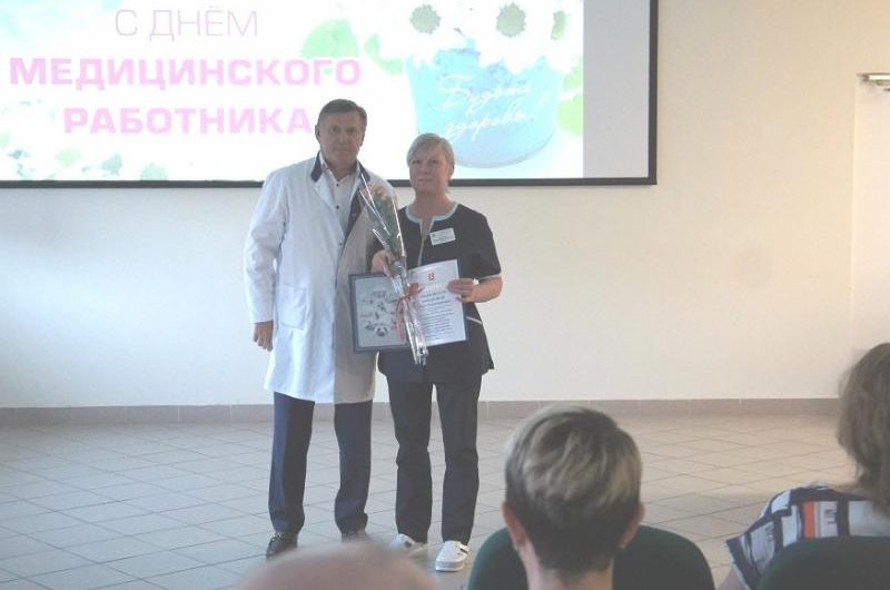 Член Общественной палаты Санкт-Петербурга Валерий Стрижелецкий наградил сотрудников за профессионализм