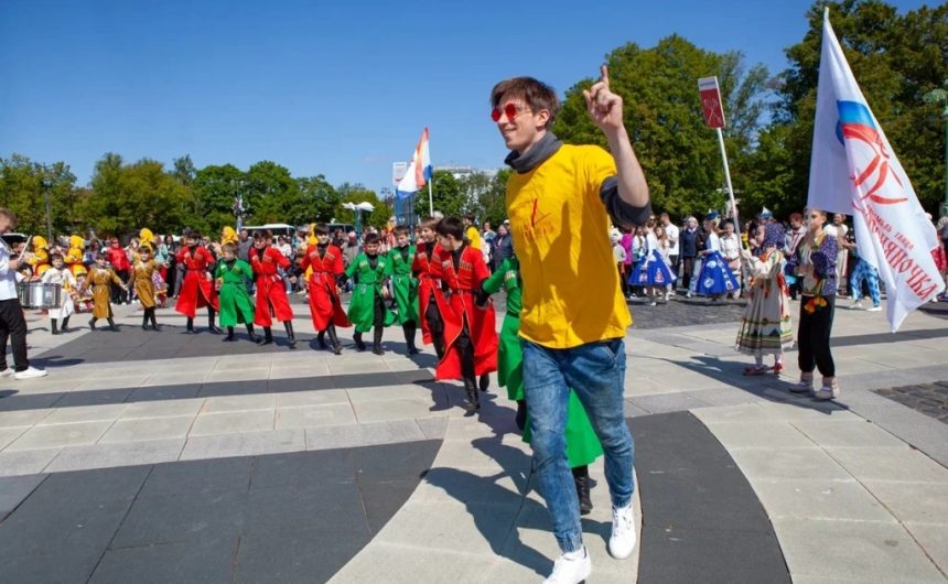 Сергей Шуб, член Общественной палаты Санкт-Петербурга: «Если бы нашей планетой управляли дети, то она была бы намного добрее» Сергей Шуб, член Общественной палаты Санкт-Петербурга: «Если бы нашей планетой управляли дети, то она была бы намного добрее»