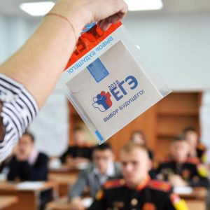 Члены Общественной палаты Санкт-Петербурга Константин Тхостов и Алексей Демидов прокомментировали вероятность отмены ЕГЭ