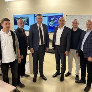 Руслан Киричек, член Общественной палаты Санкт-Петербурга, в составе делегации посетил частную космическую компанию «СПУТНИКС»