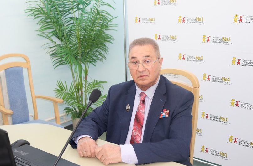 Член Общественной палаты Санкт-Петербурга Валерий Асикритов удостоен звания заслуженного работника социальной сферы Член Общественной палаты Санкт-Петербурга Валерий Асикритов удостоен звания заслуженного работника социальной сферы
