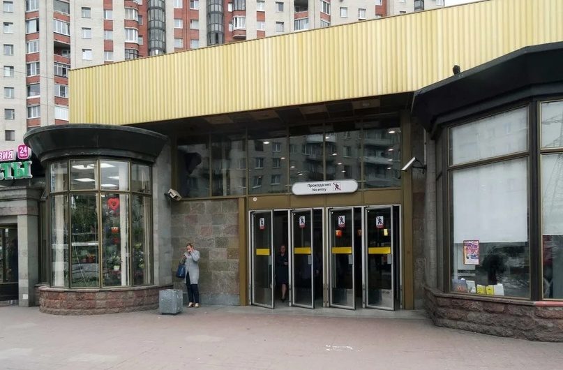 С сегодняшнего дня вход на станцию метро «Звёздная» ограничат
