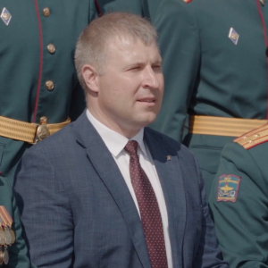 Член Общественной палаты Санкт-Петербурга Руслан Киричек поздравил выпускников военного учебного центра СПбГУТ