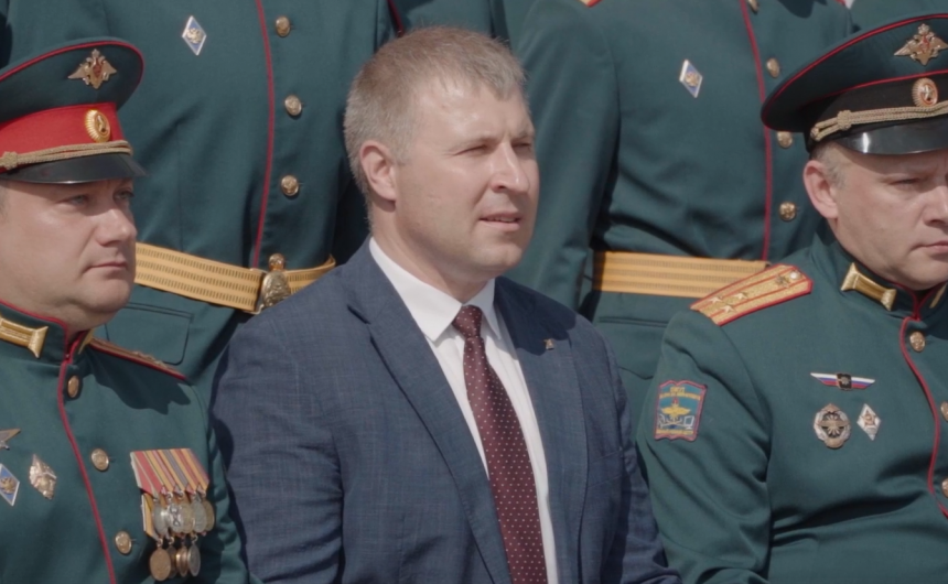 Член Общественной палаты Санкт-Петербурга Руслан Киричек поздравил выпускников военного учебного центра СПбГУТ