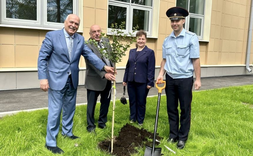 Члены Общественной палаты Санкт-Петербурга Юрий Третьяков и Николай Буров приняли участие в открытии нового здания отдела МВД
