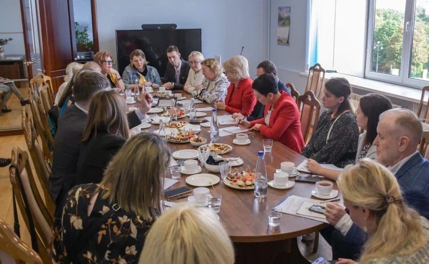 В Общественной палате Санкт-Петербурга прошла рабочая встреча с семьями участников специальной военной операции В Общественной палате Санкт-Петербурга прошла рабочая встреча с семьями участников специальной военной операции