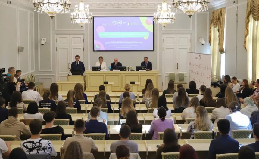 На базе СПбГЭУ начали готовить волонтеров Всемирного фестиваля молодежи 2024 года На базе СПбГЭУ начали готовить волонтеров Всемирного фестиваля молодежи 2024 года