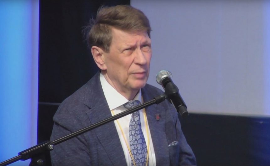 Владимир Окрепилов выступил с докладом на конференции РАН «Общественные науки и развитие высшего образования» Владимир Окрепилов выступил с докладом на конференции РАН «Общественные науки и развитие высшего образования»
