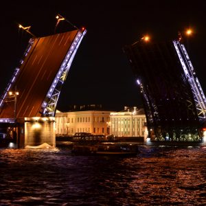 Ко Дню памяти жертв блокады Дворцовый мост разведут под музыку военных лет