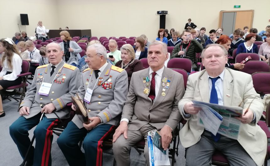 Алексей Воронцов и Василий Волобуев выступили перед участниками XVI Международного форума «Старшее поколение» Алексей Воронцов и Василий Волобуев выступили перед участниками XVI Международного форума «Старшее поколение»