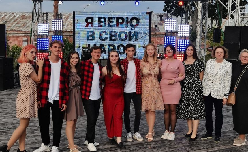 Студенты из Мариуполя посетили Северную Столицу по приглашению Общественной палаты Санкт-Петербурга Студенты из Мариуполя посетили Северную Столицу по приглашению Общественной палаты Санкт-Петербурга