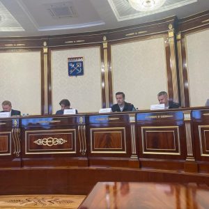 Валерий Солдунов рассказал о профилактике ДТП в Петербурге на заседании профильной Комиссии в Ленобласти