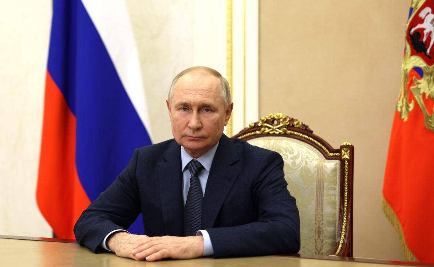 Владимир Путин подписал закон «О комплексной поддержке добровольчества» Владимир Путин подписал закон «О комплексной поддержке добровольчества»