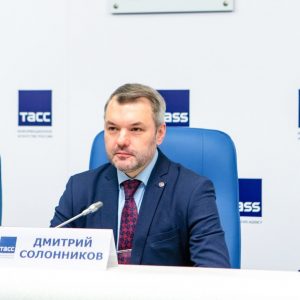 Дмитрий Солонников напомнил о закрепленных в Конституции важных положениях