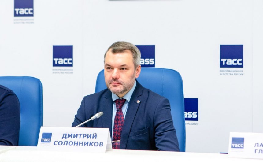 Дмитрий Солонников напомнил о закрепленных в Конституции важных положениях Дмитрий Солонников напомнил о закрепленных в Конституции важных положениях