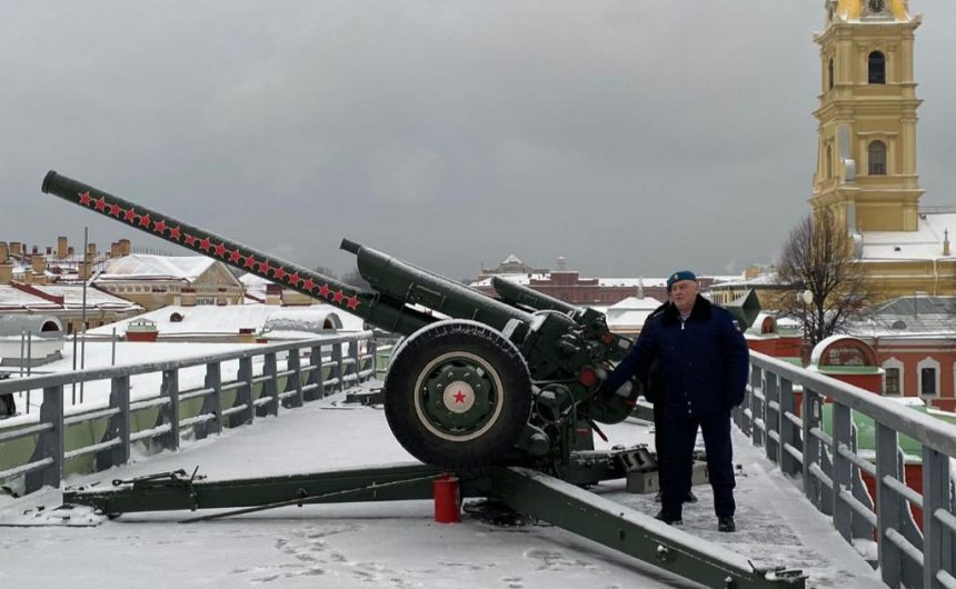Полуденный выстрел из пушки Петропавловской крепости посвятили 115-летию со дня рождения В.Ф. Маргелова Полуденный выстрел из пушки Петропавловской крепости посвятили 115-летию со дня рождения В.Ф. Маргелова