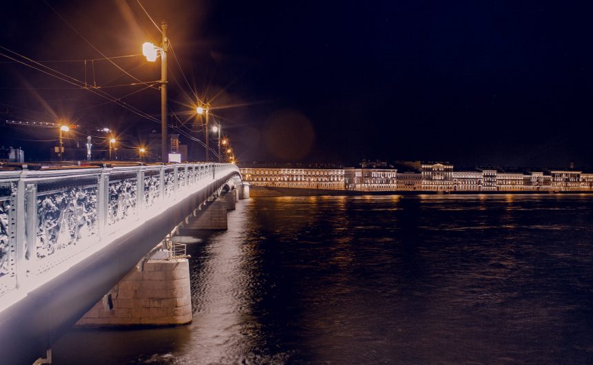 В ночь с 22 на 23 декабря в Петербурге разведут семь мостов В ночь с 22 на 23 декабря в Петербурге разведут семь мостов