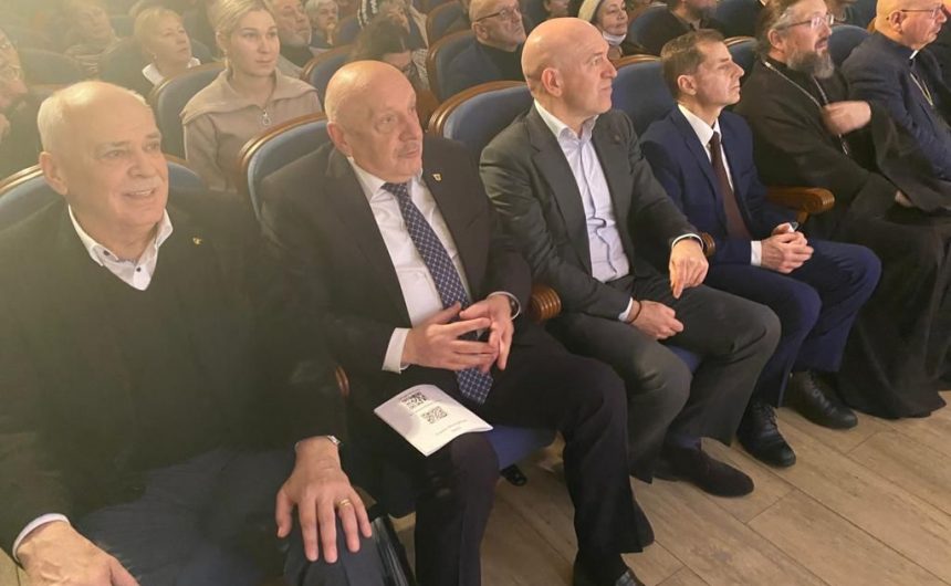 Юрий Третьяков и Николай Буров приняли участие в открытии фестиваля «Невский Благовест» Юрий Третьяков и Николай Буров приняли участие в открытии фестиваля «Невский Благовест»